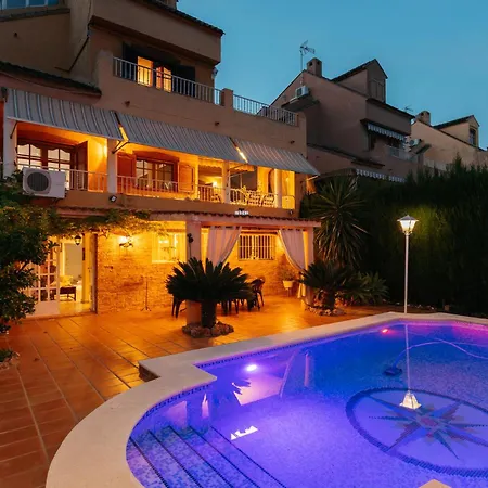 בית נופש Chalet, Rodeada De Naturaleza Piscina A Doce Klm De Y 7 Del Aeropuerto ולנסיה