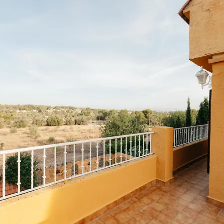 בית נופש Chalet, Rodeada De Naturaleza Piscina A Doce Klm De Y 7 Del Aeropuerto