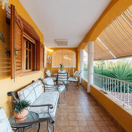 בית נופש Chalet, Rodeada De Naturaleza Piscina A Doce Klm De Y 7 Del Aeropuerto ולנסיה