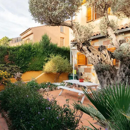 Casa de Férias Chalet, Rodeada De Naturaleza Piscina A Doce Klm De Y 7 Del Aeropuerto *