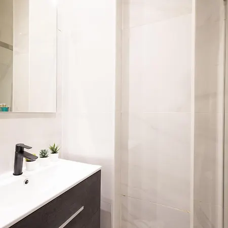 Apartment Florit Flats - Urban Nest - Ac & Wifi - 10 Min Center