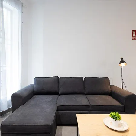 Florit Flats - Urban Nest - Ac & Wifi - 10 Min Center