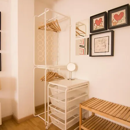 Apartment Luminoso. Comodo. Acogedor. Wifi. Junto A Ave