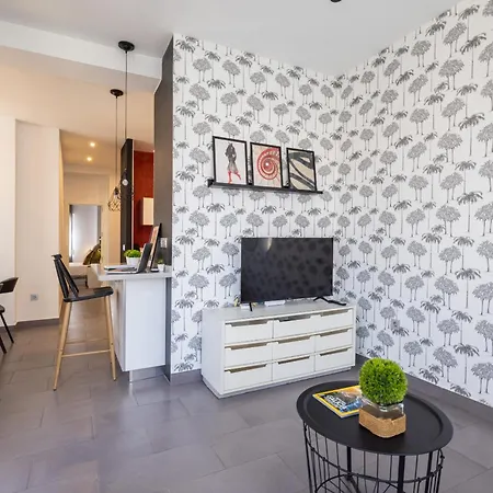 Florit Flats - Stylish 2 Bedroom Ac Wifi Terrace Attic In Center Apartment