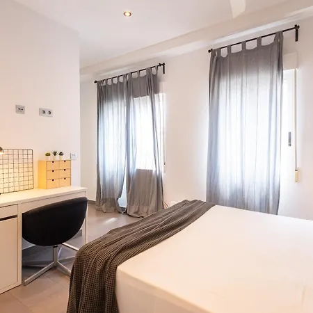 Florit Flats - Stylish 2 Bedroom Ac Wifi Terrace Attic In Center *