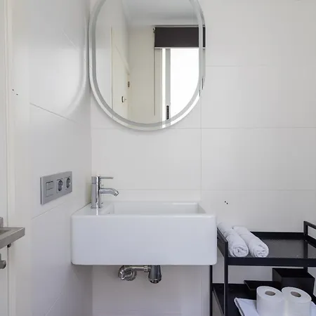 Florit Flats - Stylish 2 Bedroom Ac Wifi Terrace Attic In Center *