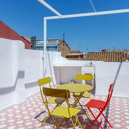 Artisan Haven: El Cabanyal Oasis Feriehus