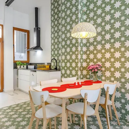 Artisan Haven: El Cabanyal Oasis Valence