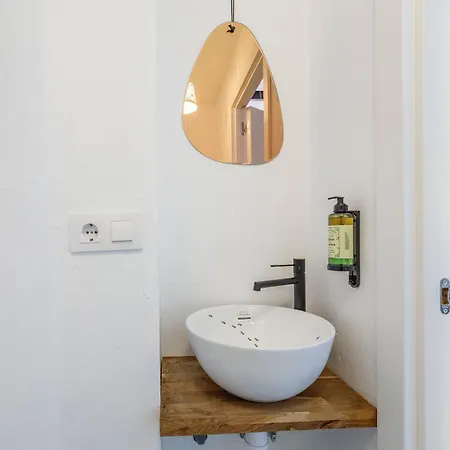 Artisan Haven: El Cabanyal Oasis Feriehus