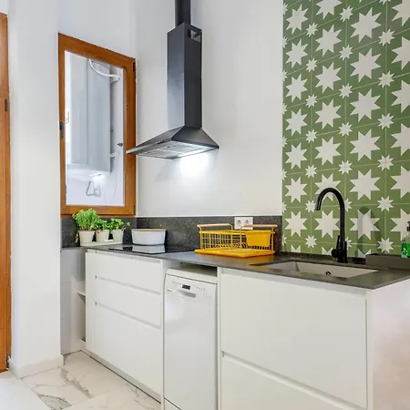 Artisan Haven: El Cabanyal Oasis Feriehus