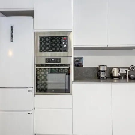 Artisan Haven: El Cabanyal Oasis Feriehus *