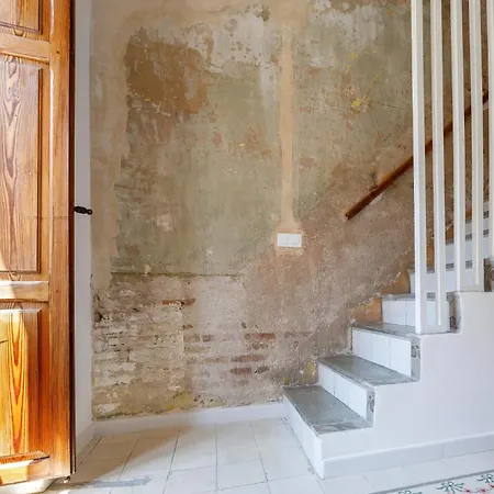 Artisan Haven: El Cabanyal Oasis Feriehus