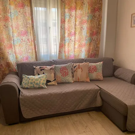 Malvarrosa Familiar Guest house