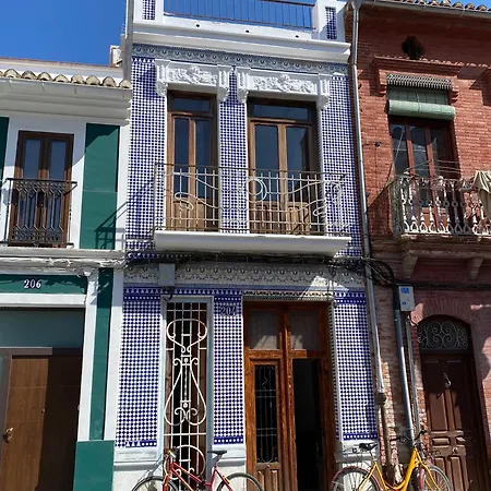 Artisan Haven: El Cabanyal Oasis Valencia