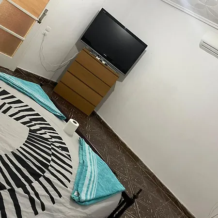 En Piso Particular Con Aire Acondicionado, Ambiente Familiar Y Tranquilo