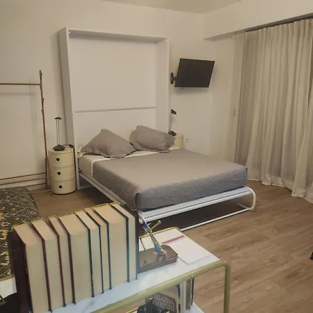 Emely Despacho Loft Port Homestay Valencia