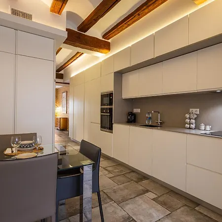 Florit Flats - Center Modern 1br 2bth Terrace Wi-fi Ac