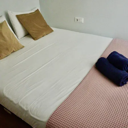 Hosted By Gracie Apartman *