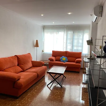 Sunny With 2 Bedrooms Валенсия