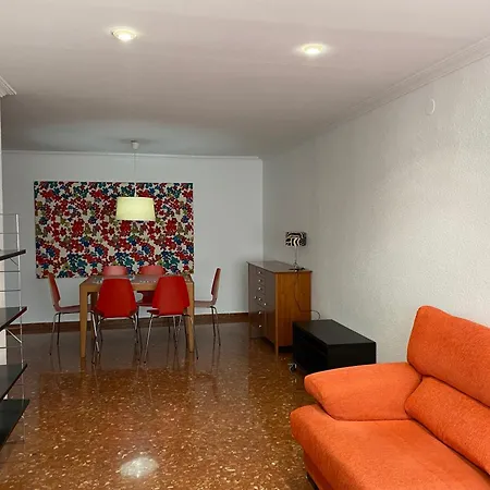 Sunny With 2 Bedrooms Валенсия