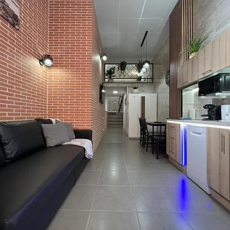 Carcaixent 24 公寓式酒店 *