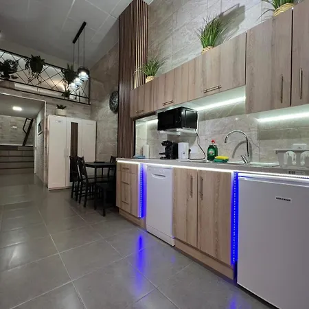Carcaixent 24 公寓式酒店 *