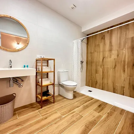 Apartment & Ayora *
