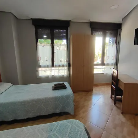 Abastos בית הארחה 2*