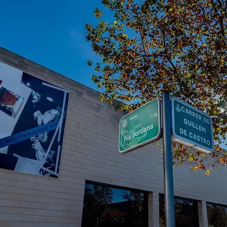 Na Jordana Flat Valence