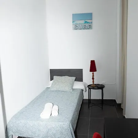 Flats Puente Ademuz De 3 شقة *