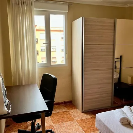 Bonito Y Grande Cerca De La Playa Apartamento