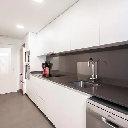 Apartamento Familiar Con Piscina En Capital * Valencia
