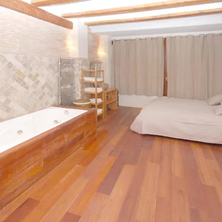 Beds & Breaks Ravel I شقة *