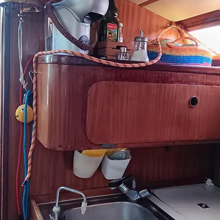 Sailing District - Barco Para 5 En La Marina Norte Botel