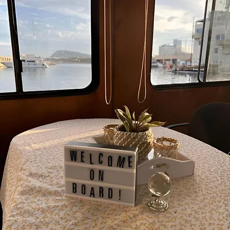 Barco Muy Espacioso Con Dos Terrazas Centro!! Valencia