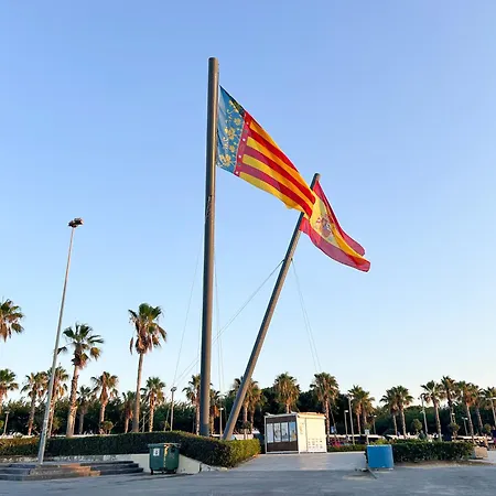 Barco Muy Espacioso Con Dos Terrazas Centro!!