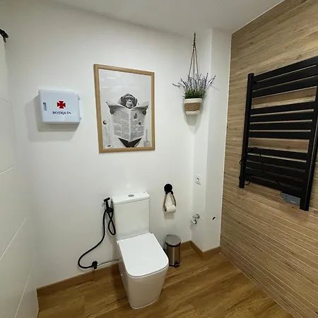 2 Port Apartment *