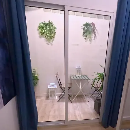 Apartamento Amplio Y Colorido Piso