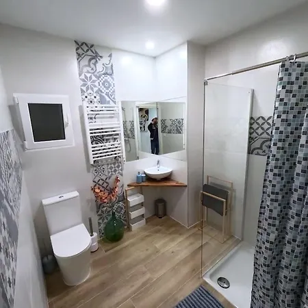 Apartamento Amplio Y Colorido Piso *