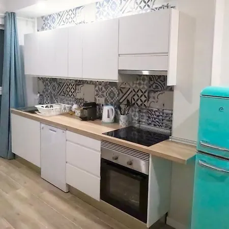 Amplio Y Colorido Piso Apartment