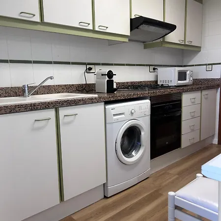 Апартаменты Lovely 3-bedroom 15 Minutes From Валенсия