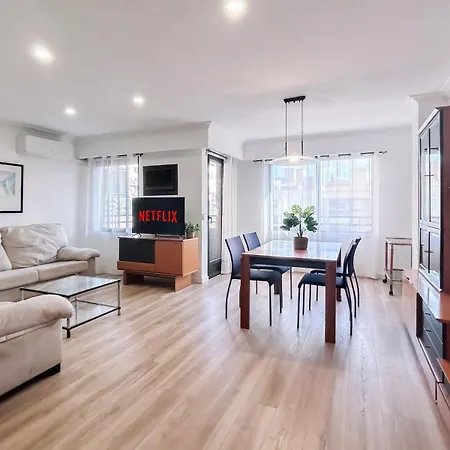 Lovely 3-bedroom 15 Minutes From Валенсия