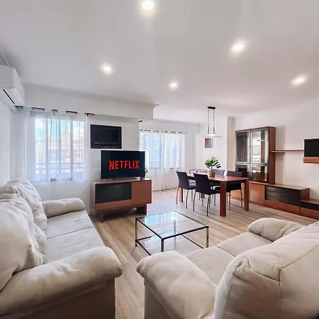 Apartment Lovely 3-bedroom 15 Minutes From