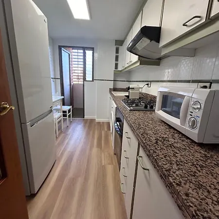 Апартаменты Lovely 3-bedroom 15 Minutes From Валенсия