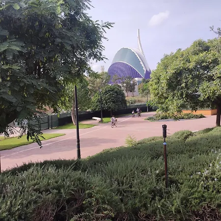Turia Gardens - Authentic Downtown Parklife - Vlc Urban Valenza