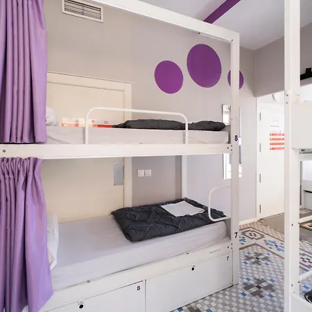 Hostel Purple Nest *