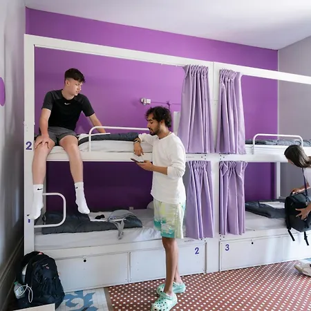 Hostel Purple Nest *