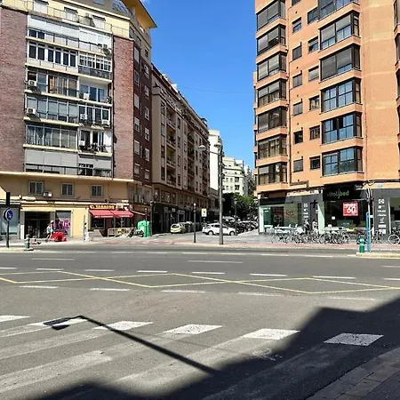 Three Bed Just 4 Min From Trendy Ruzafa Apartment