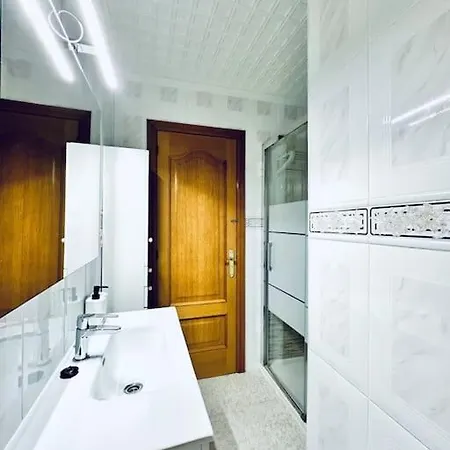 Three Bed Just 4 Min From Trendy Ruzafa Apartment *