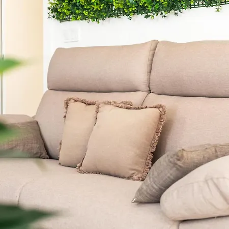 Urbannest Apartment *